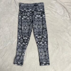 Zyia snake print capri Leggings